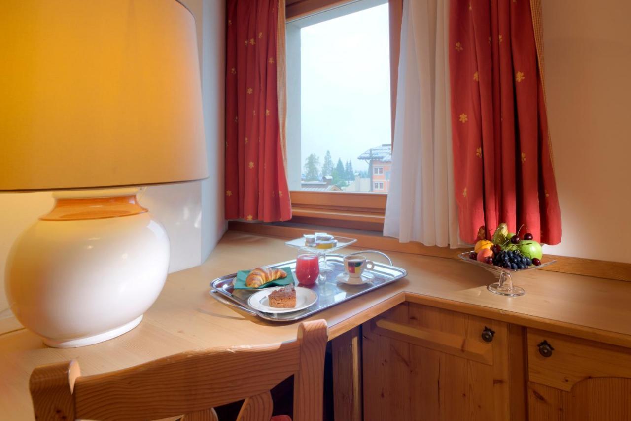 Hotel Rosengarten Madonna Esterno foto